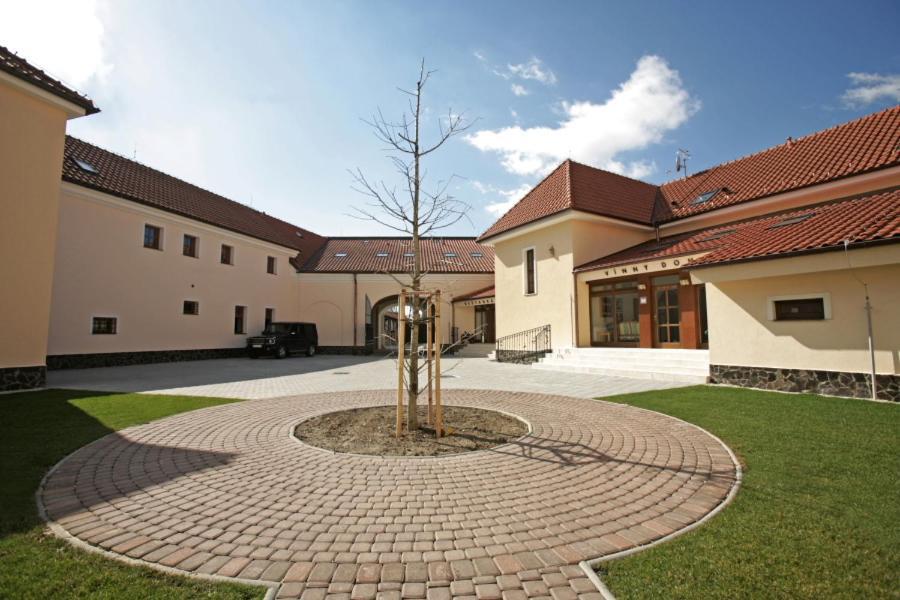 Chateau Krakovany Luaran gambar