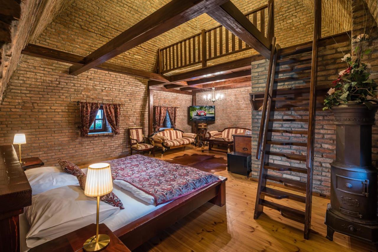 Chateau Krakovany Luaran gambar
