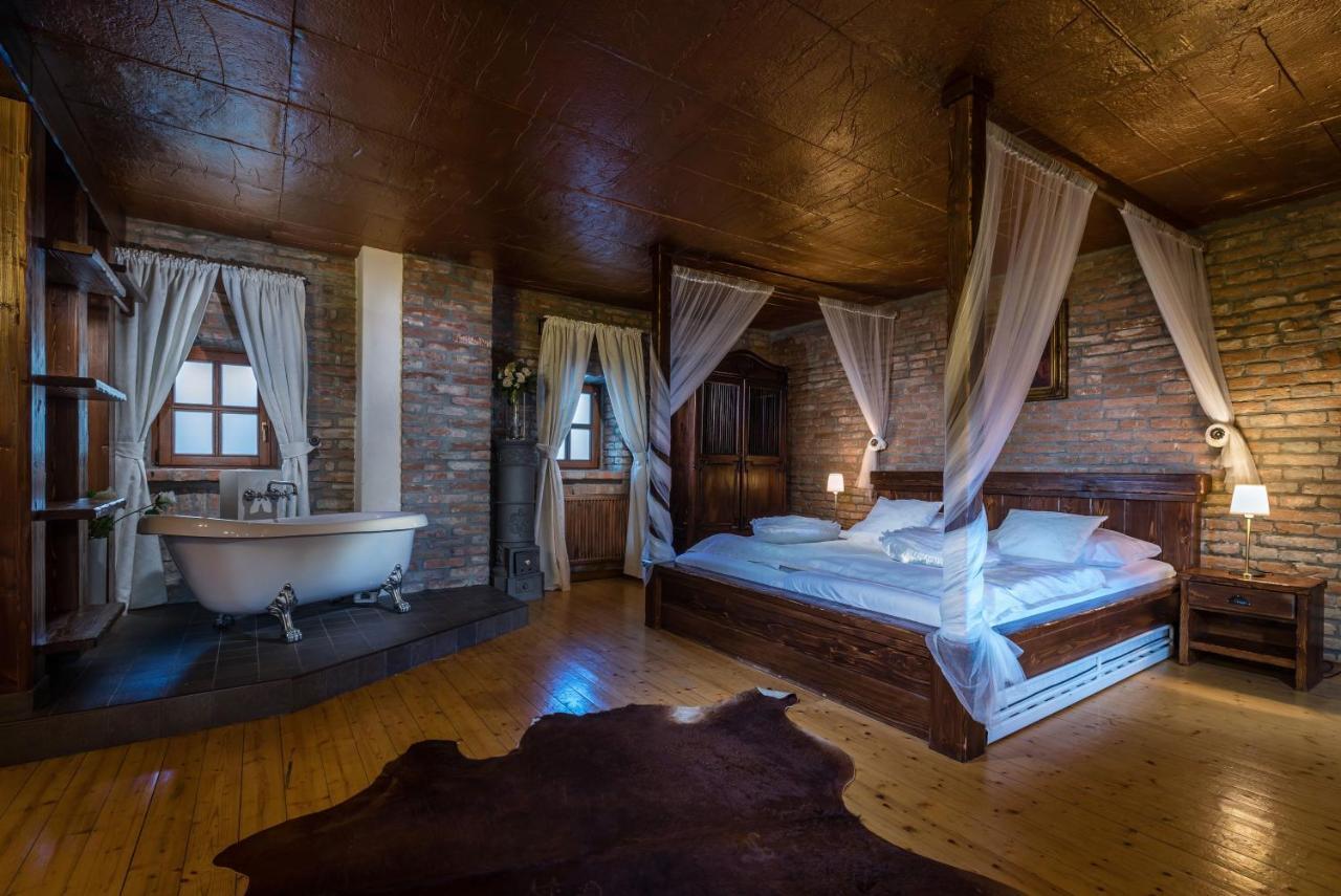 Chateau Krakovany Luaran gambar