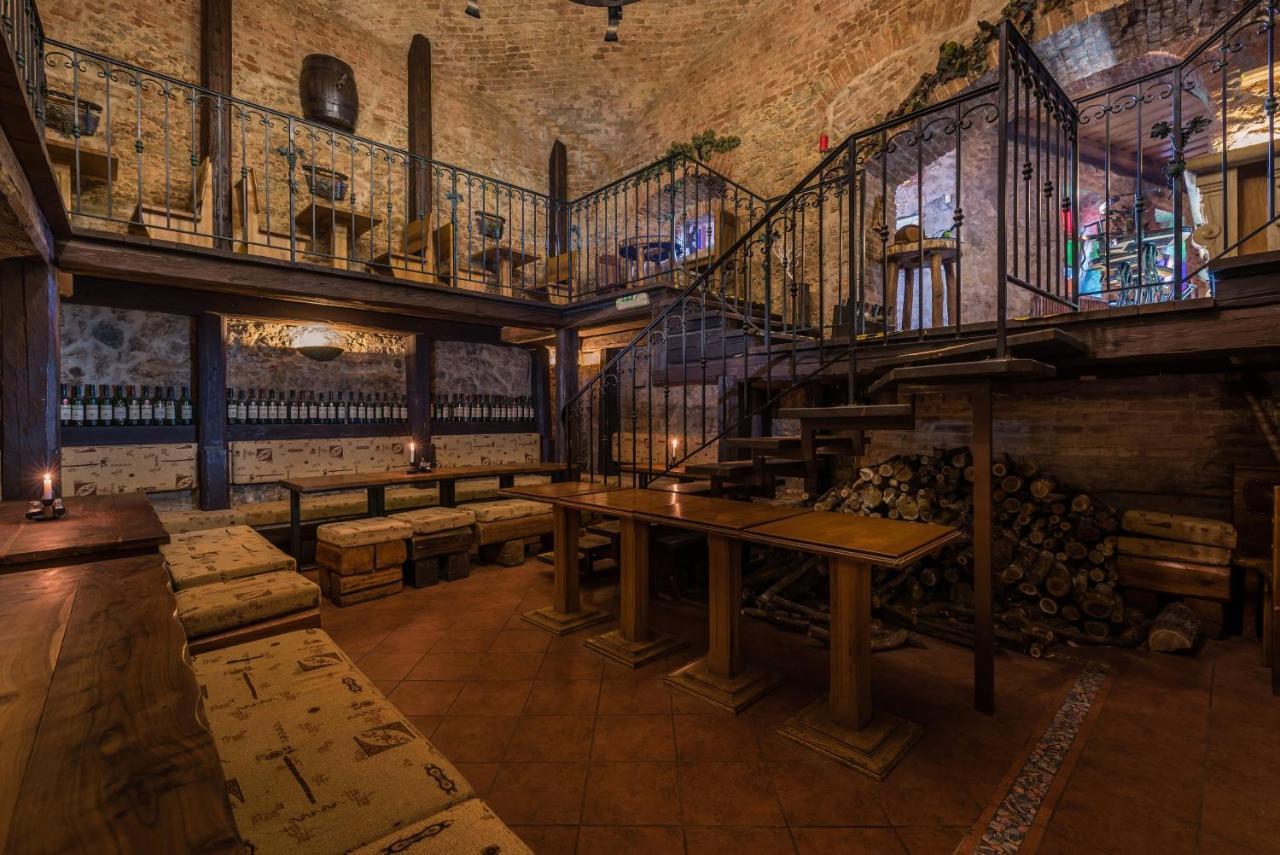 Chateau Krakovany Luaran gambar