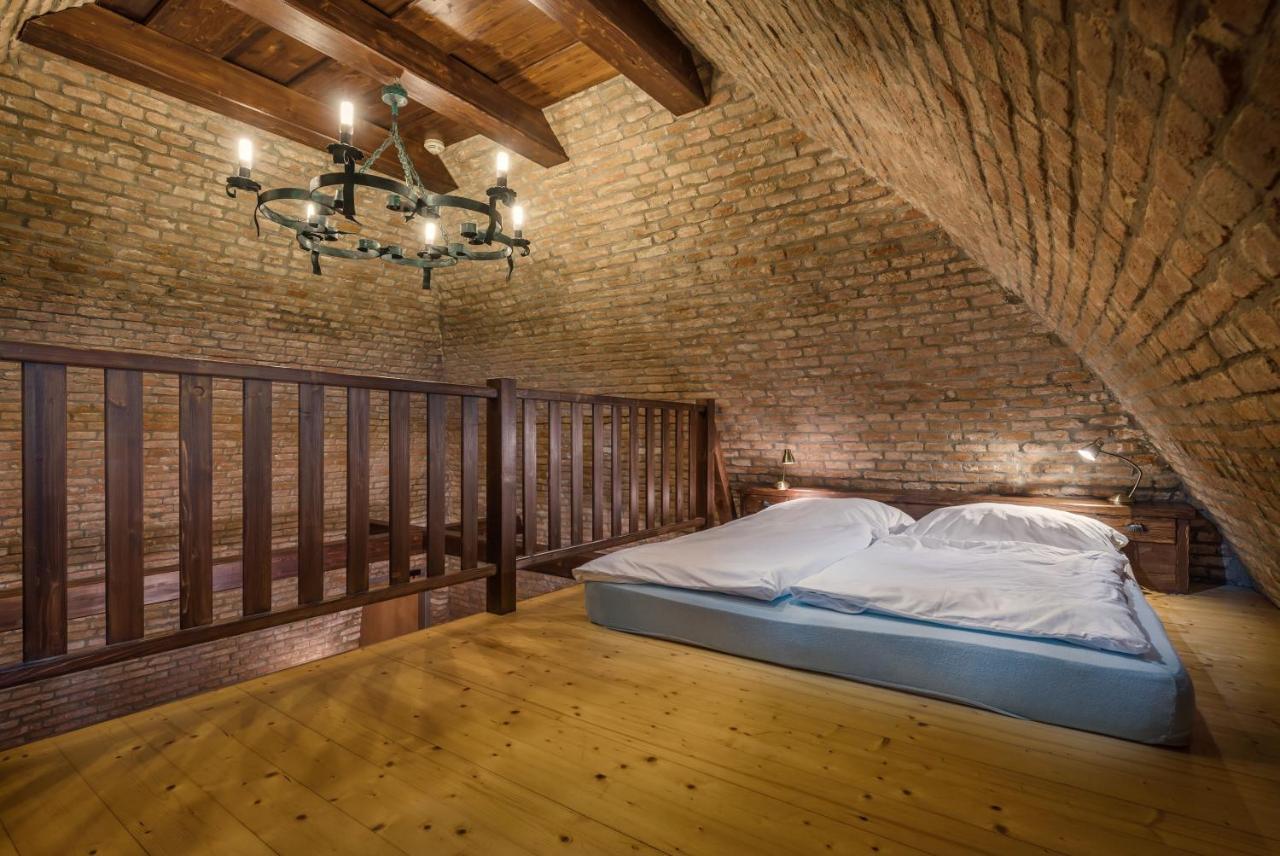 Chateau Krakovany Luaran gambar