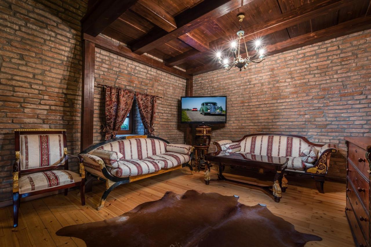 Chateau Krakovany Luaran gambar