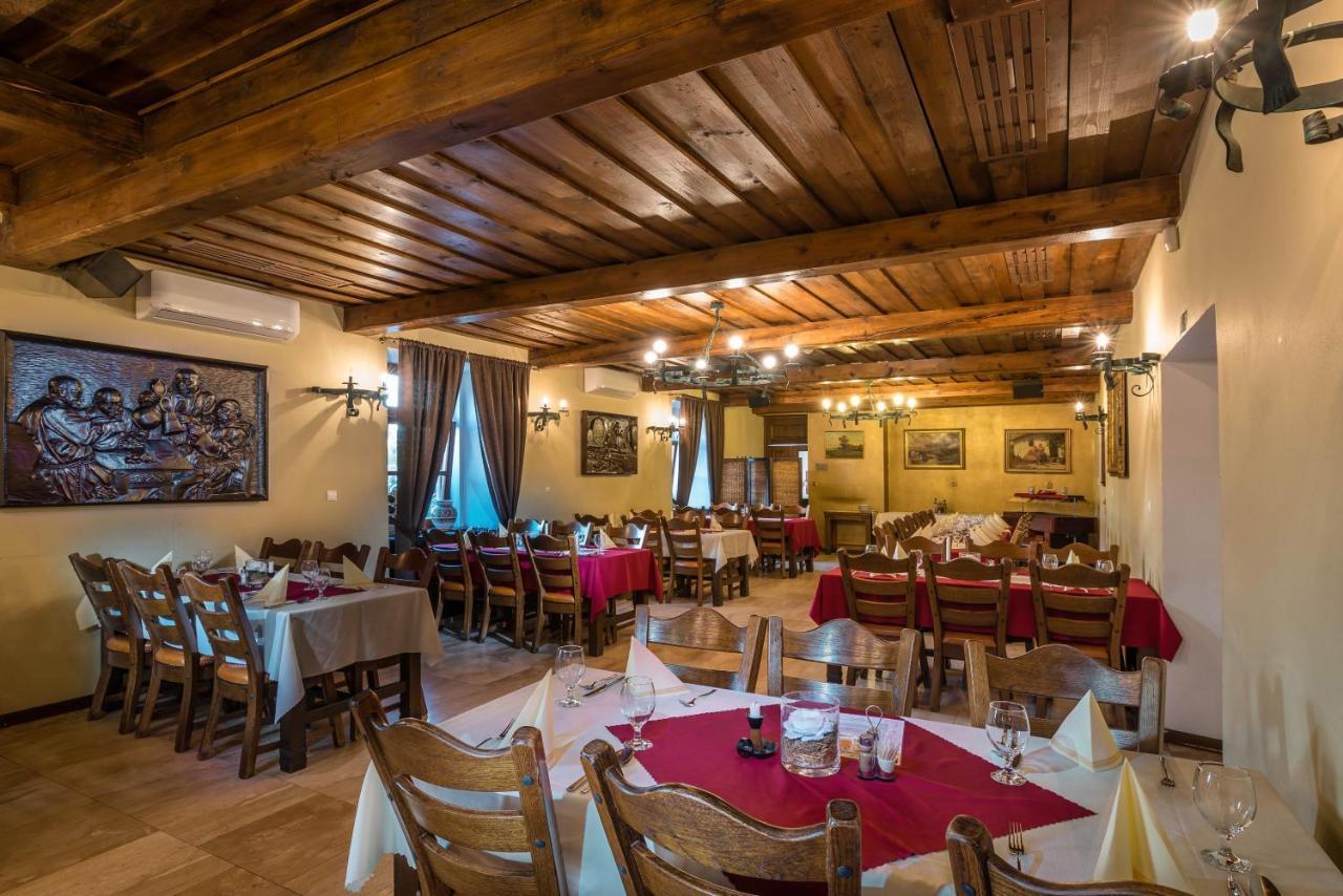 Chateau Krakovany Luaran gambar
