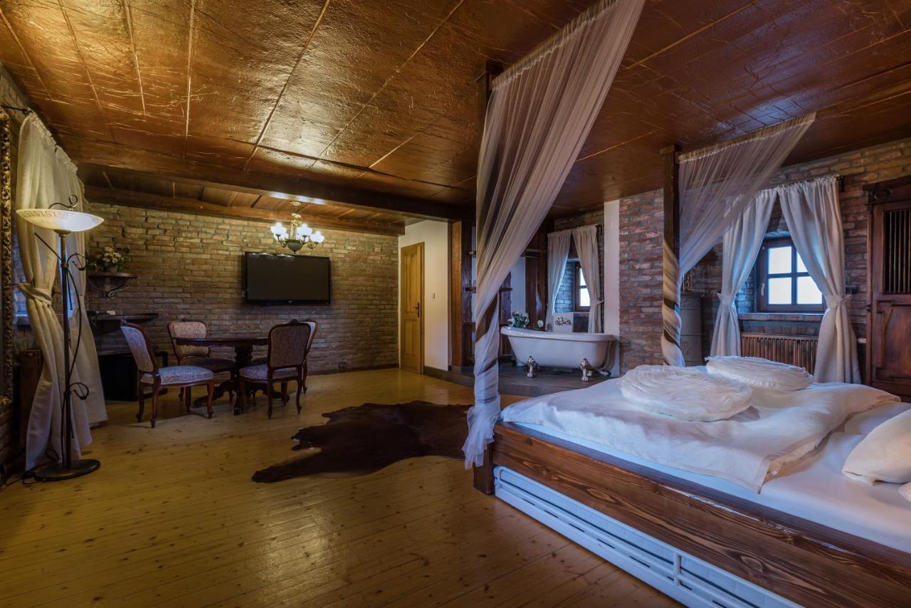 Chateau Krakovany Luaran gambar