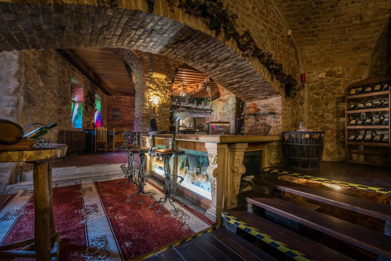 Chateau Krakovany Luaran gambar